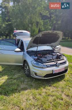 Хэтчбек Volkswagen e-Golf 2018 в 