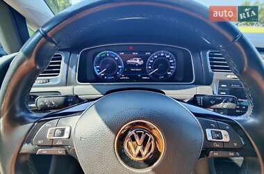 Хэтчбек Volkswagen e-Golf 2018 в 