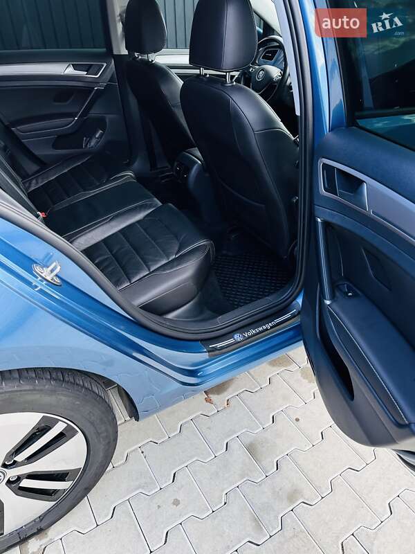 Хэтчбек Volkswagen e-Golf 2016 в Львове