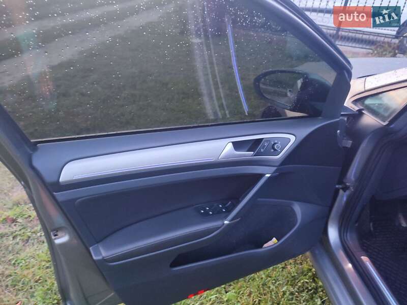 Хэтчбек Volkswagen e-Golf 2016 в Нововолынске