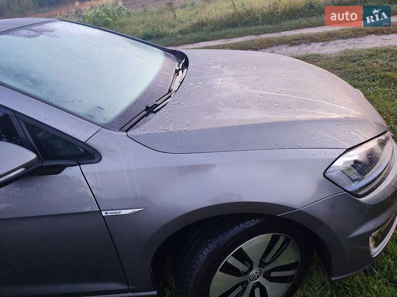 Хэтчбек Volkswagen e-Golf 2016 в Нововолынске