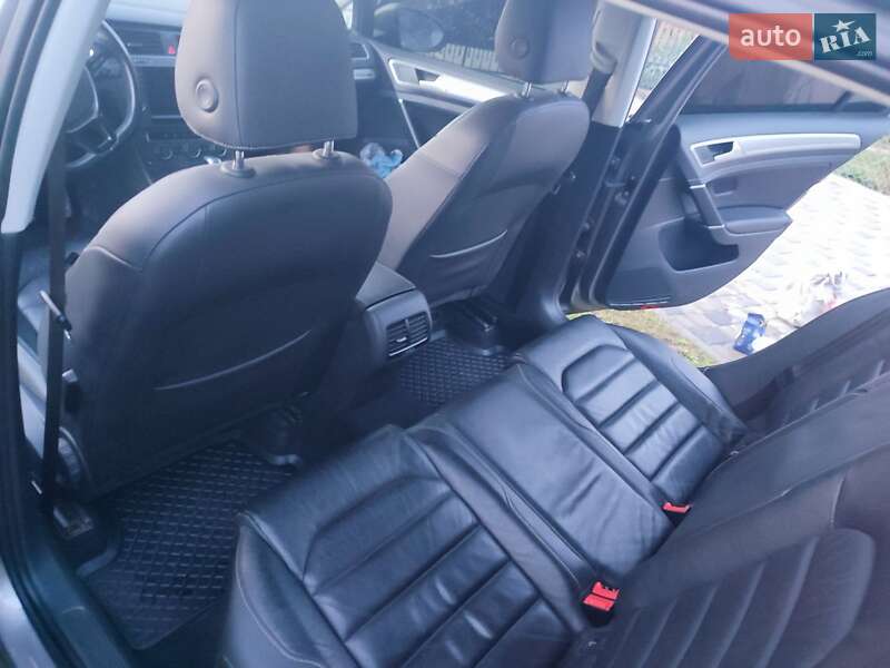 Хэтчбек Volkswagen e-Golf 2016 в Нововолынске