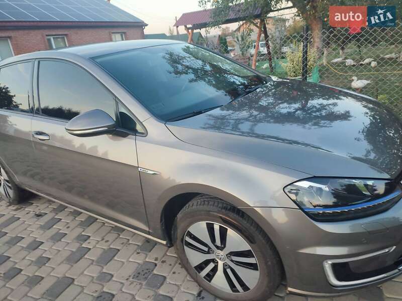 Хэтчбек Volkswagen e-Golf 2016 в Нововолынске