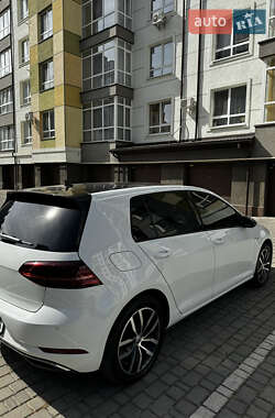 Хэтчбек Volkswagen e-Golf 2020 в 