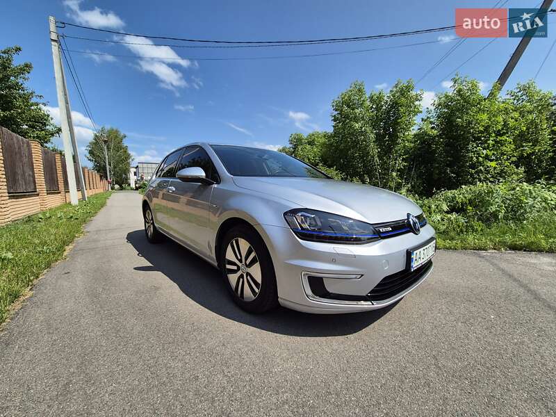 Хэтчбек Volkswagen e-Golf 2016 в 