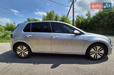 Хэтчбек Volkswagen e-Golf 2016 в 