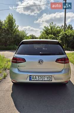 Хэтчбек Volkswagen e-Golf 2016 в 