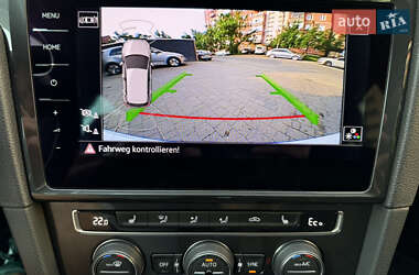 Хэтчбек Volkswagen e-Golf 2020 в 