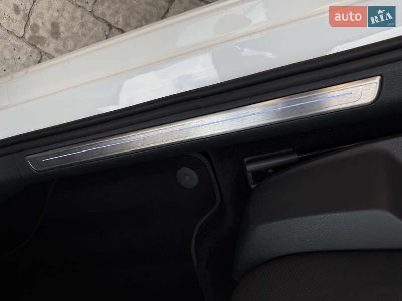 Хетчбек Volkswagen e-Golf 2020 в Мукачевому