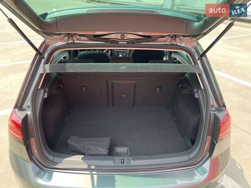 Хэтчбек Volkswagen e-Golf 2019 в Киеве