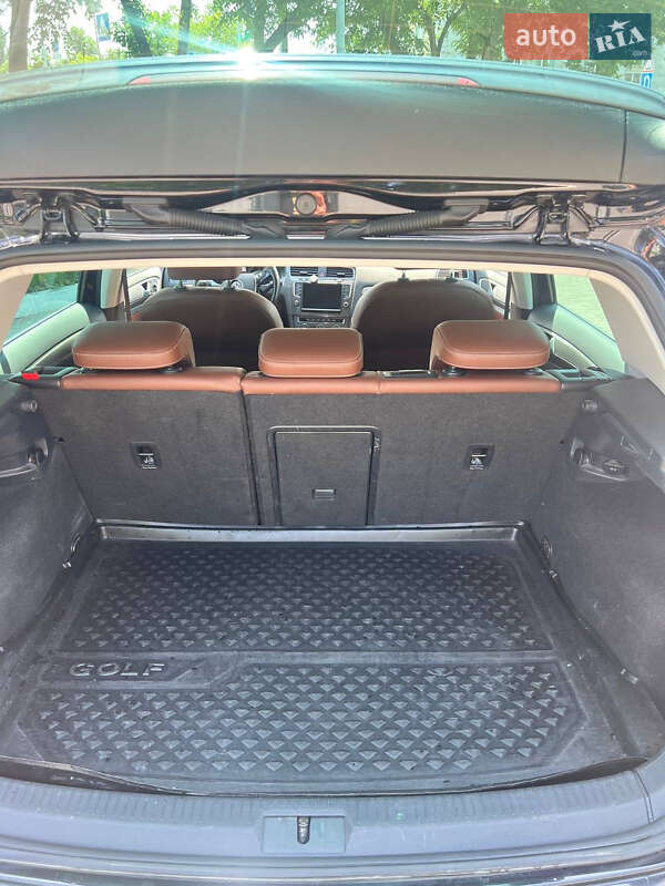 Хэтчбек Volkswagen e-Golf 2015 в Киеве