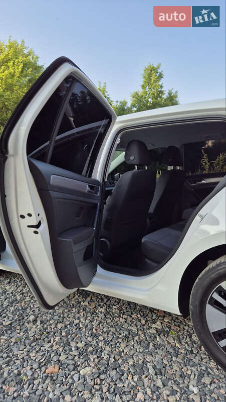 Хэтчбек Volkswagen e-Golf 2016 в Умани