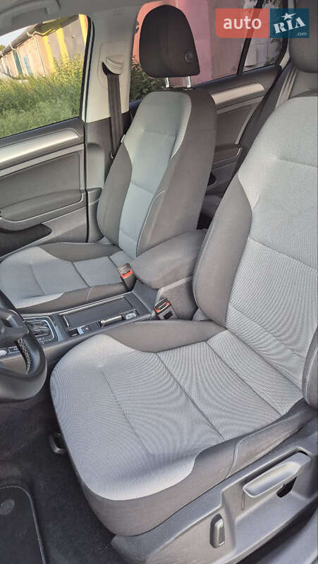 Хэтчбек Volkswagen e-Golf 2016 в Умани