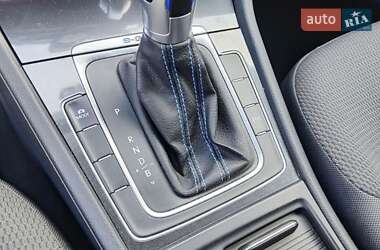 Хэтчбек Volkswagen e-Golf 2019 в 