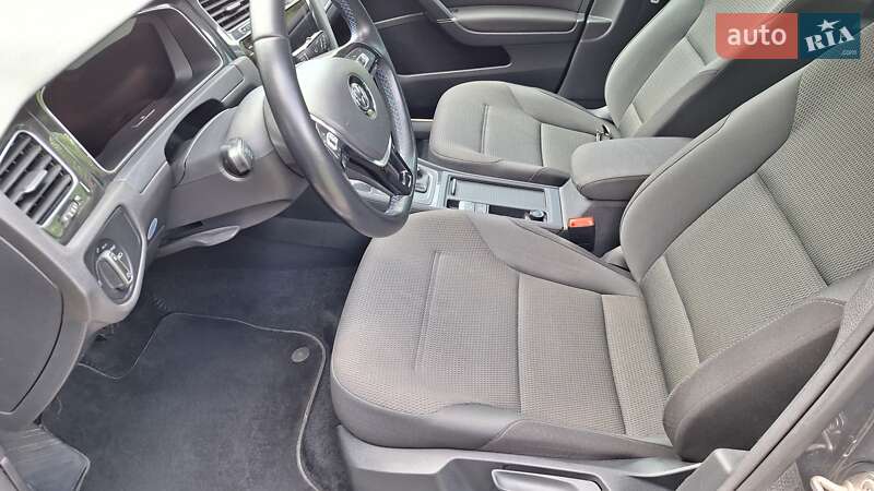 Хэтчбек Volkswagen e-Golf 2017 в Киеве