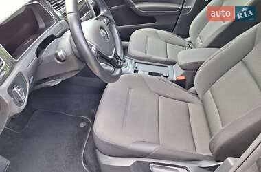 Хэтчбек Volkswagen e-Golf 2017 в 