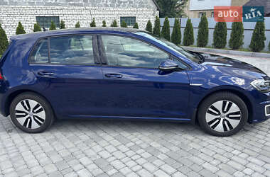 Хэтчбек Volkswagen e-Golf 2017 в 