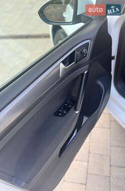 Хетчбек Volkswagen e-Golf 2020 в 