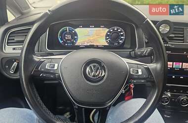 Хэтчбек Volkswagen e-Golf 2017 в 