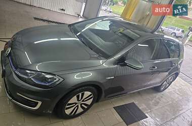 Хэтчбек Volkswagen e-Golf 2017 в 
