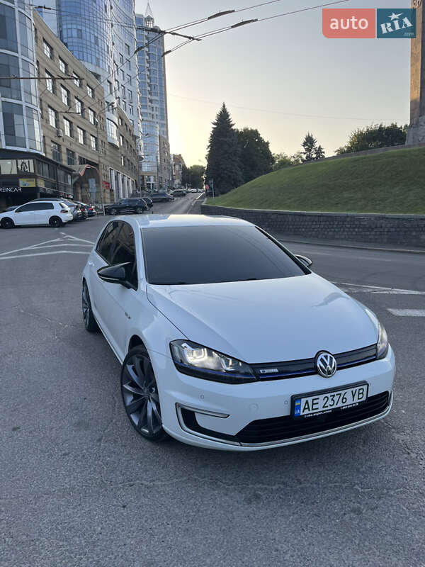 Volkswagen e-Golf 2015