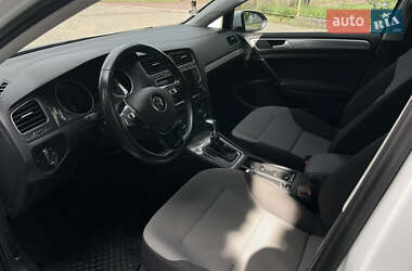 Хэтчбек Volkswagen e-Golf 2015 в 