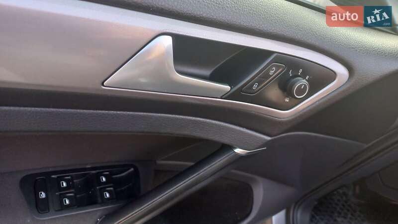 Хетчбек Volkswagen e-Golf 2014 в Рівному