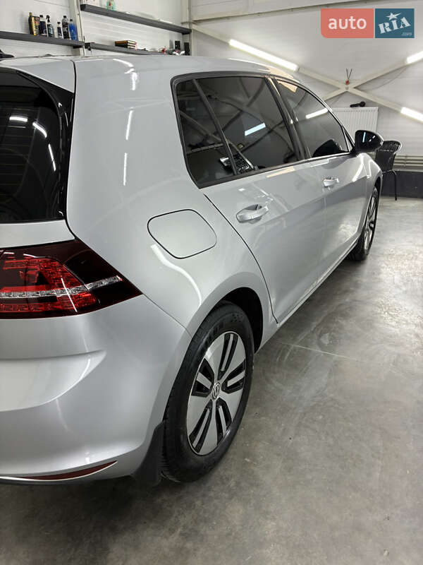Хэтчбек Volkswagen e-Golf 2015 в Черновцах