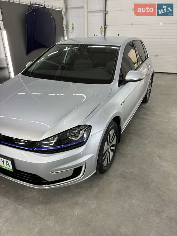 Хэтчбек Volkswagen e-Golf 2015 в Черновцах