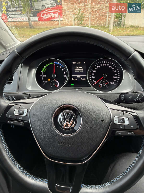 Хэтчбек Volkswagen e-Golf 2015 в Черновцах