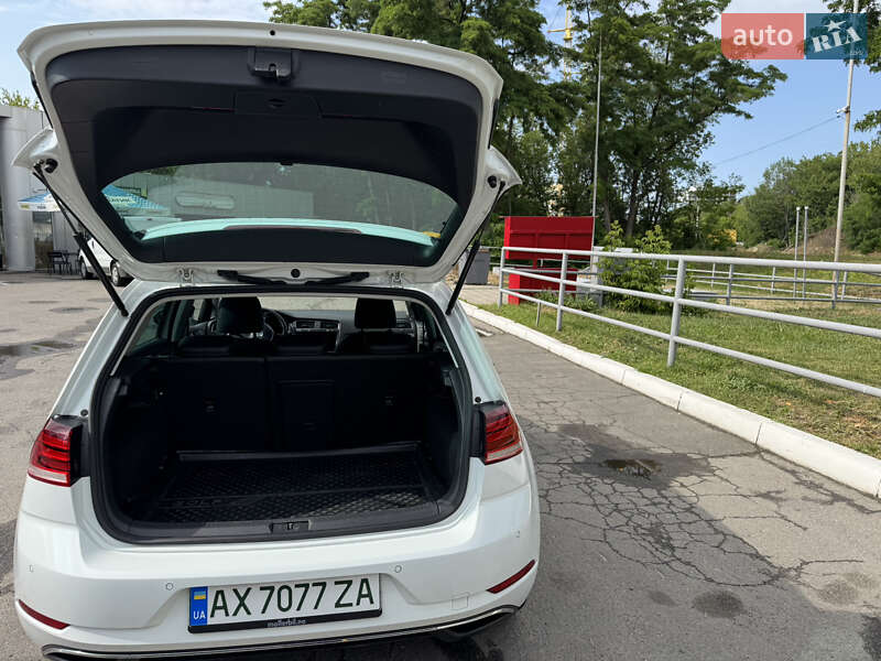 Хэтчбек Volkswagen e-Golf 2017 в Харькове фото 9 Хэтчбек Volkswagen e-Golf 2017 в Харькове