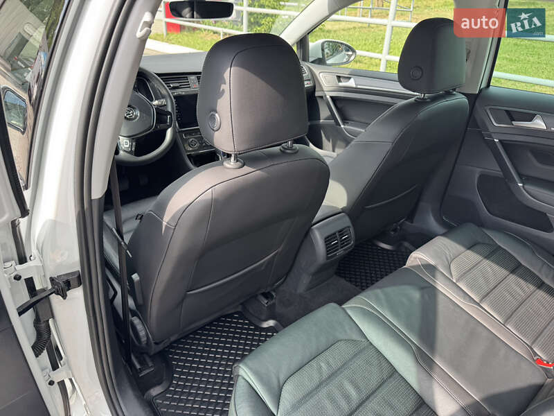 Хэтчбек Volkswagen e-Golf 2017 в Харькове фото 15 Хэтчбек Volkswagen e-Golf 2017 в Харькове