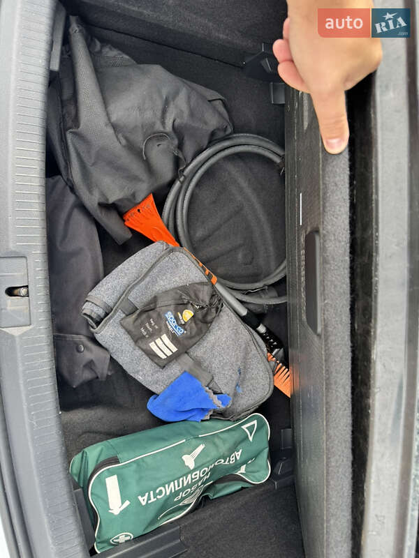 Хэтчбек Volkswagen e-Golf 2017 в Харькове фото 37 Хэтчбек Volkswagen e-Golf 2017 в Харькове