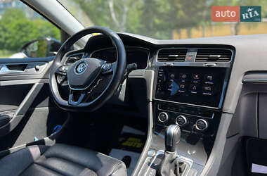 Хэтчбек Volkswagen e-Golf 2020 в 