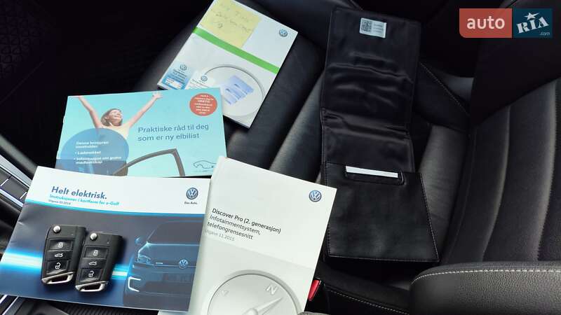 Хэтчбек Volkswagen e-Golf 2016 в Львове