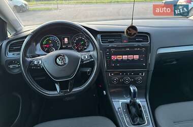 Хэтчбек Volkswagen e-Golf 2018 в 