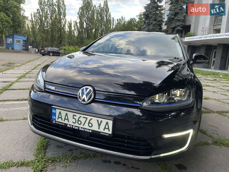 Хетчбек Volkswagen e-Golf 2015 в Києві