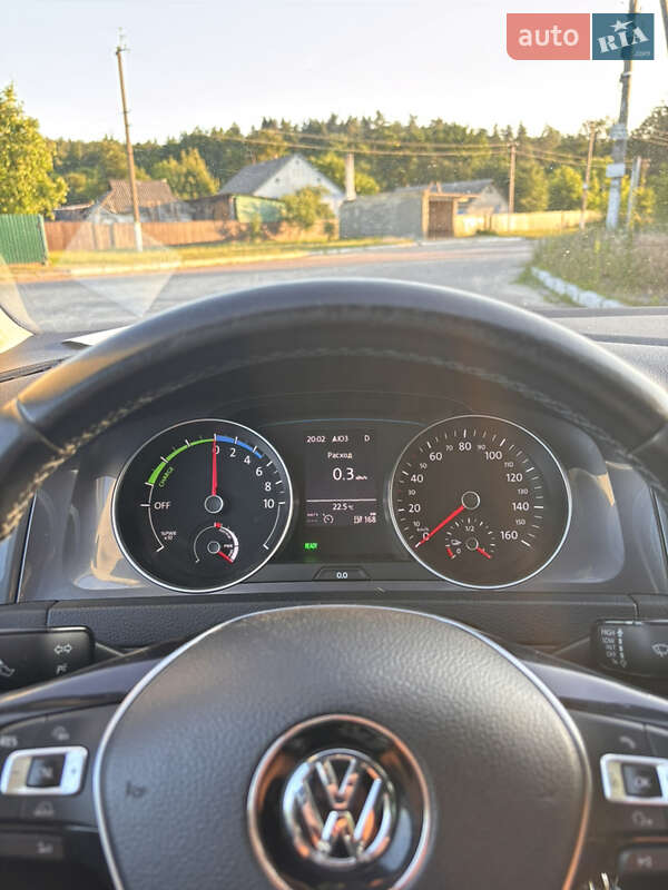 Хэтчбек Volkswagen e-Golf 2014 в Киеве фото 34 Хэтчбек Volkswagen e-Golf 2014 в Киеве