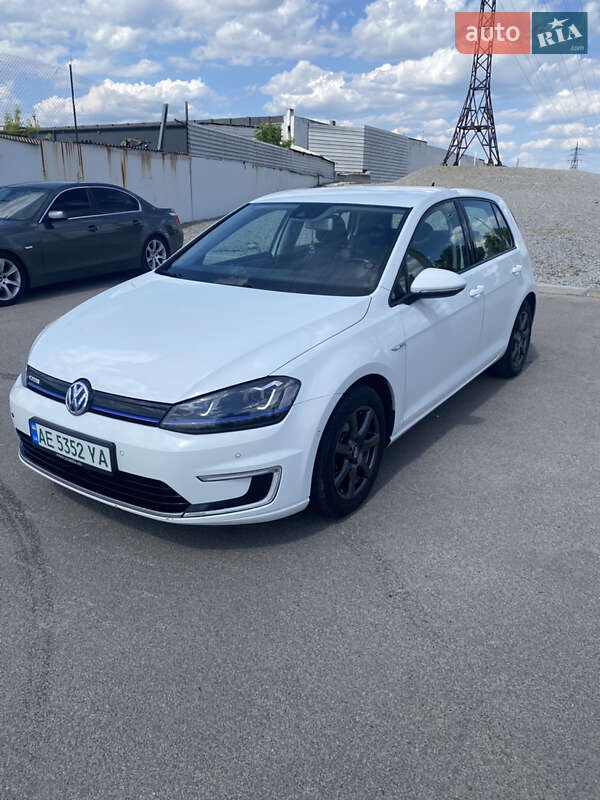 Хетчбек Volkswagen e-Golf 2014 в Дніпрі