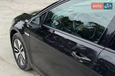 Хетчбек Volkswagen e-Golf 2019 в 