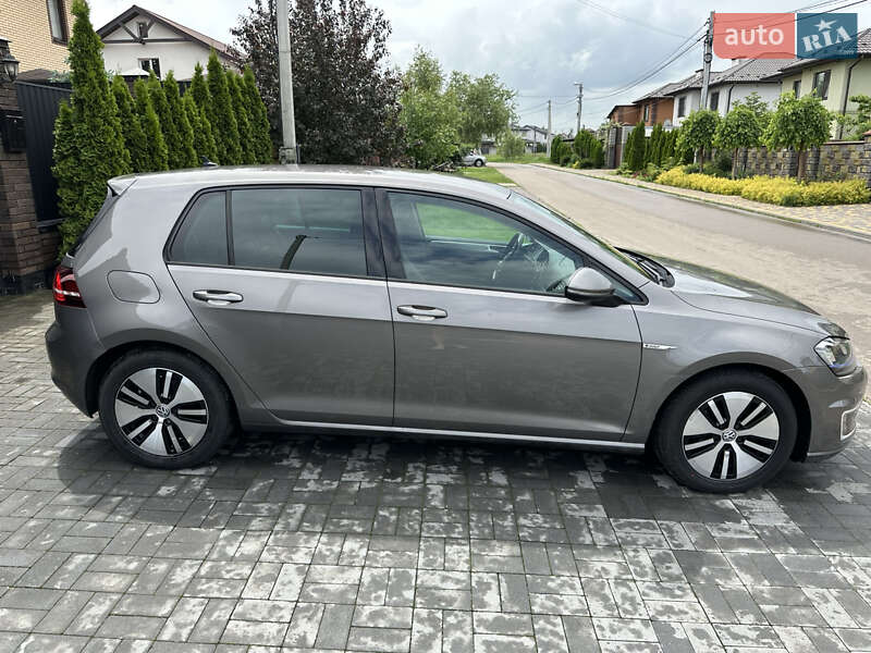 Хетчбек Volkswagen e-Golf 2015 в Києві