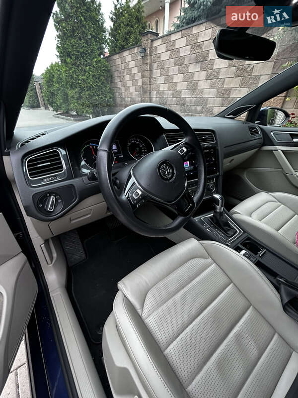 Хетчбек Volkswagen e-Golf 2019 в Києві
