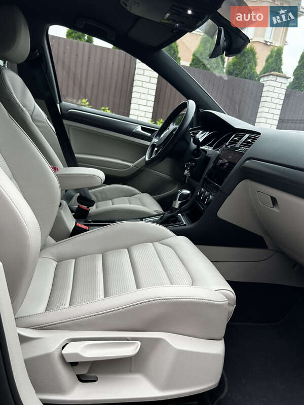 Хетчбек Volkswagen e-Golf 2019 в Києві
