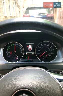 Хетчбек Volkswagen e-Golf 2014 в 