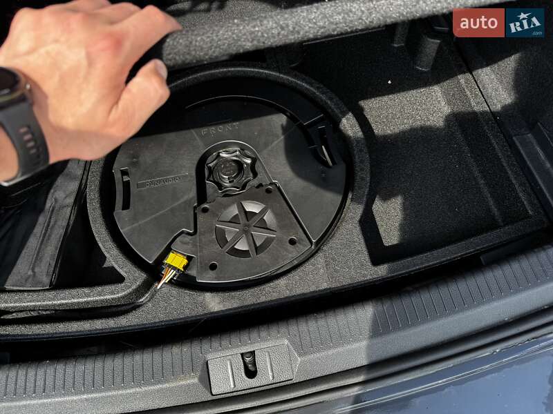 Хэтчбек Volkswagen e-Golf 2020 в Киеве