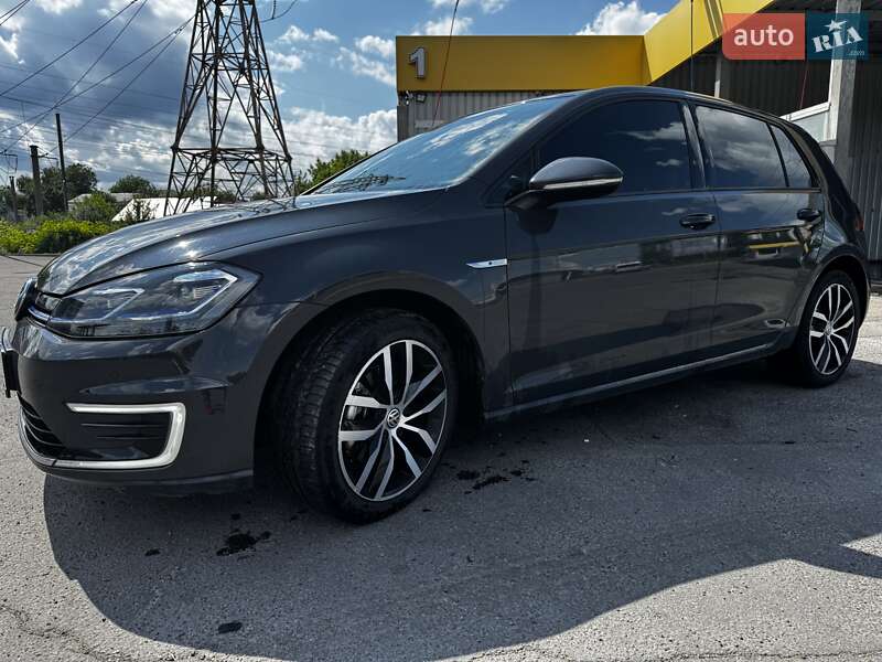 Хэтчбек Volkswagen e-Golf 2020 в Киеве
