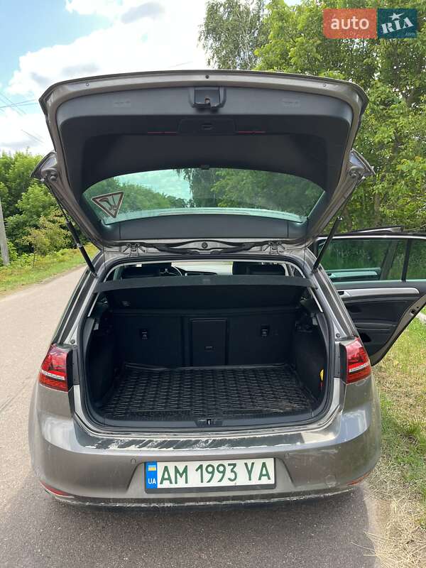 Хетчбек Volkswagen e-Golf 2015 в Коростені