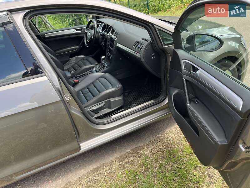 Хетчбек Volkswagen e-Golf 2015 в Коростені