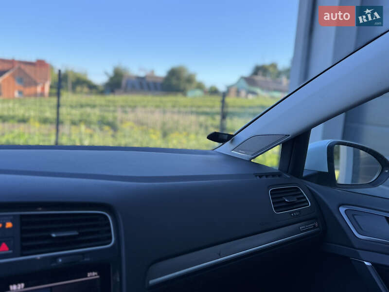 Хетчбек Volkswagen e-Golf 2017 в Рівному