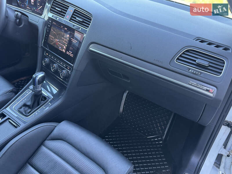 Хетчбек Volkswagen e-Golf 2017 в Рівному